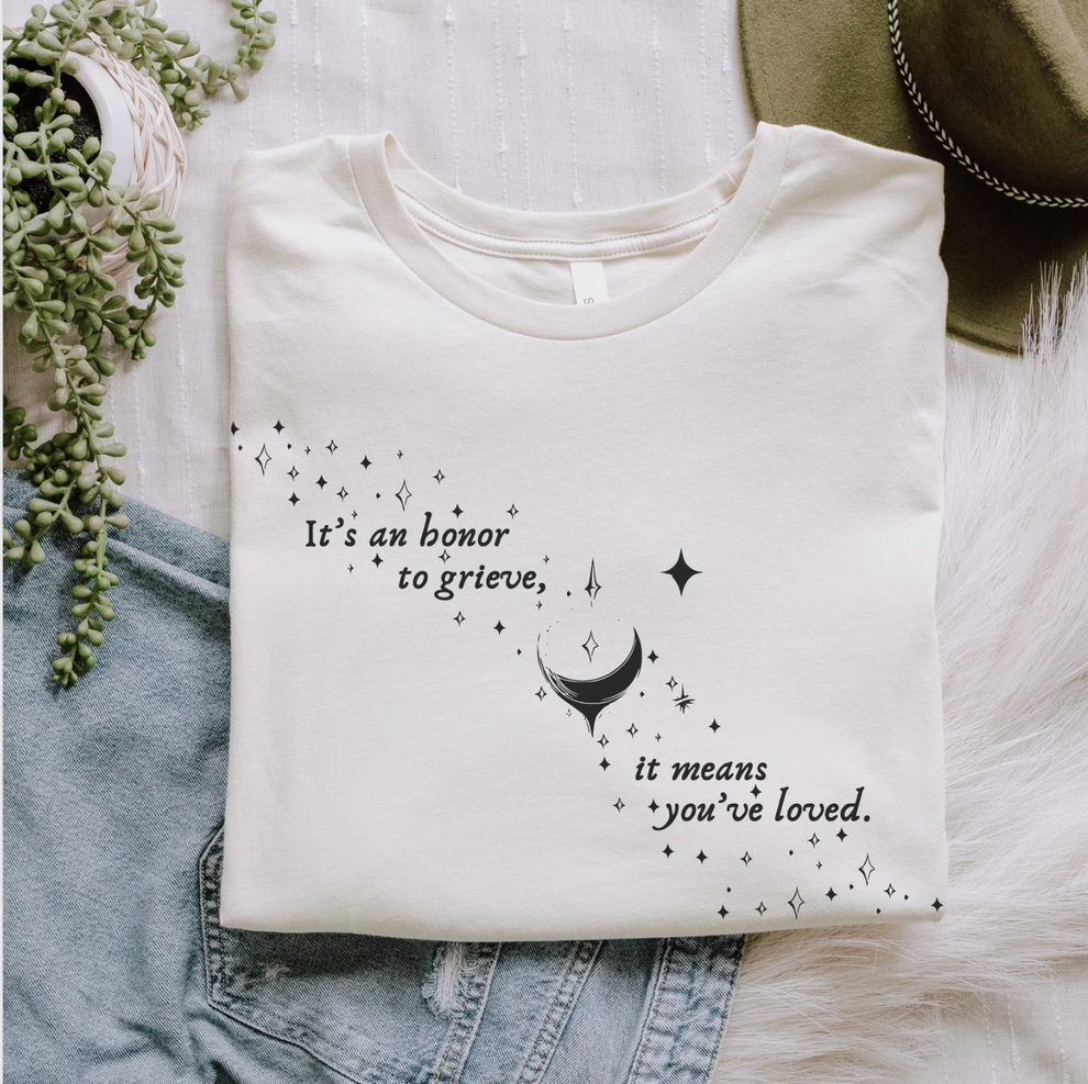Apple Variant Chart Grief & Love T-Shirt – Emrae Publishing